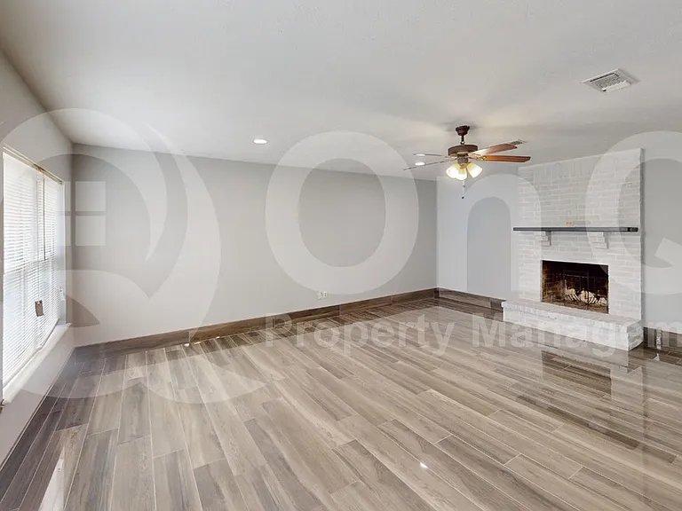 1505 Montclair St — Photo 5
