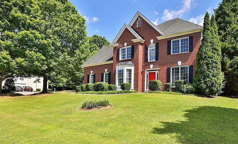 5 bed, 3.5 bath, 3896 sqft, $3,800 — Photo 2