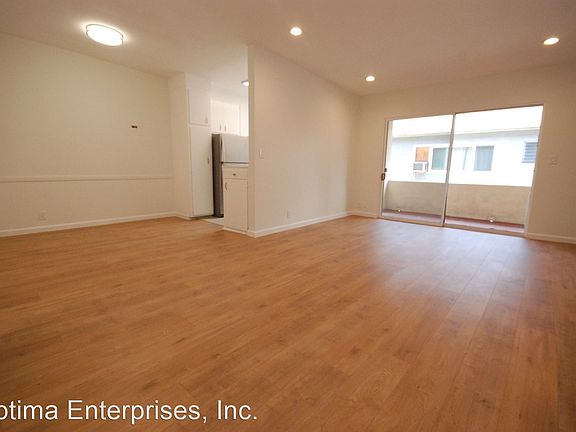 2nd image of 1148 N Formosa Ave APT 6