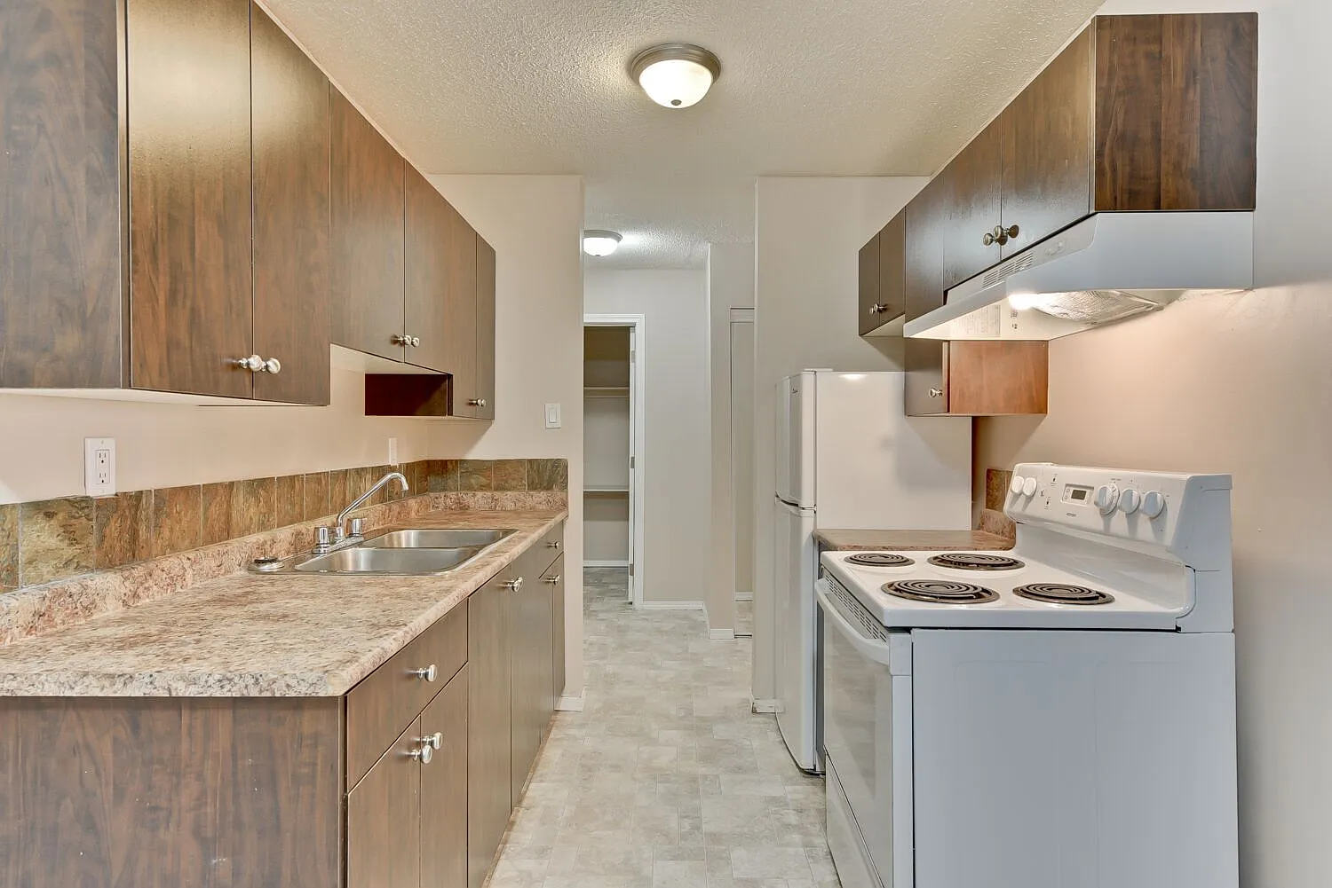 MacKenzie Apartments — Photo 4