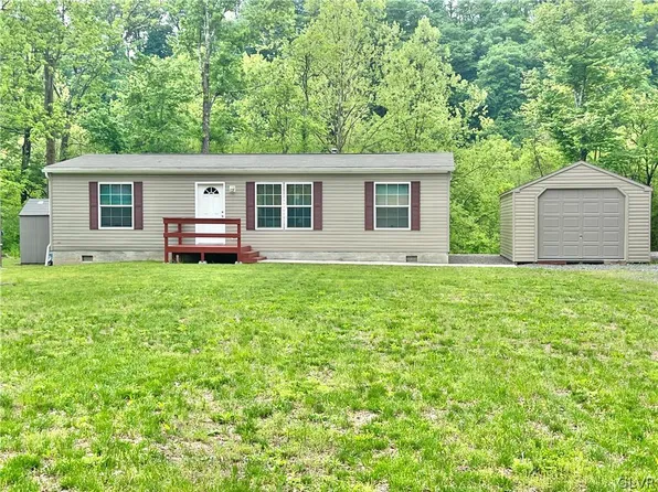 4599 Three Mile Ln, Walnutport, PA 18088