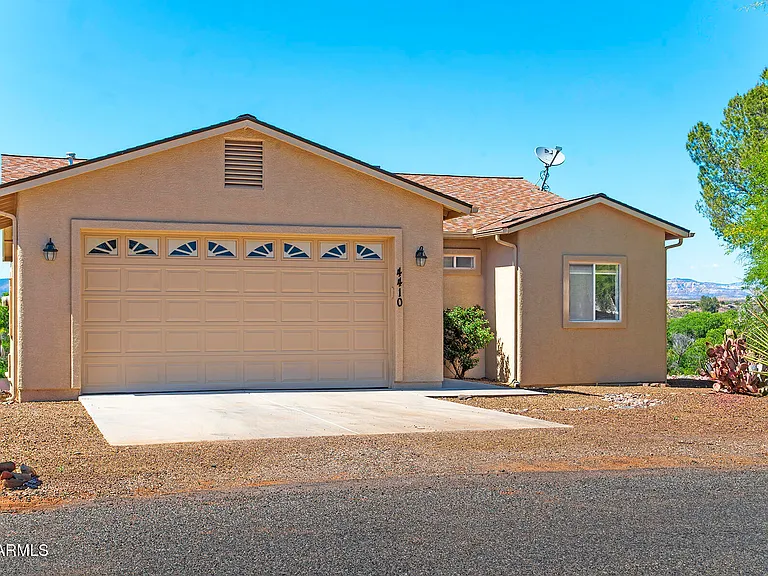 4410 E Diablo Dr — Photo 1
