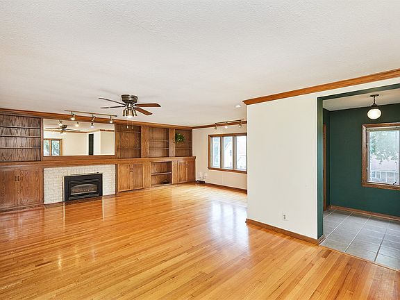 4th image of 320 N 2nd St