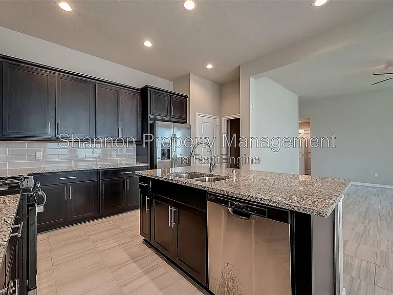 2559 Terrace Point Dr — Photo 12