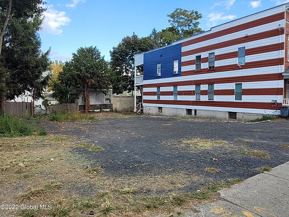 2nd image of 487 Hudson Ave