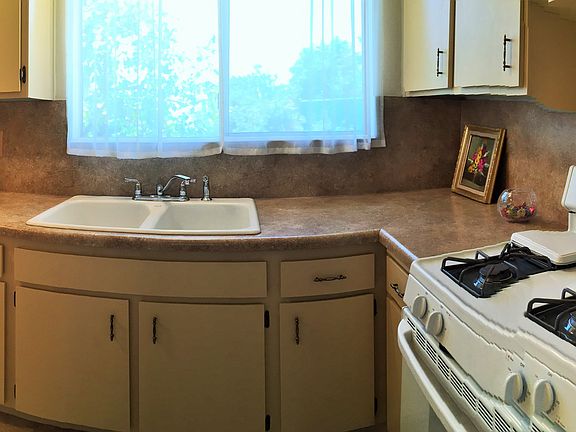 4th image of 1425 Temple Heights Dr