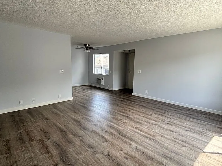 2649 Marengo St — Photo 6