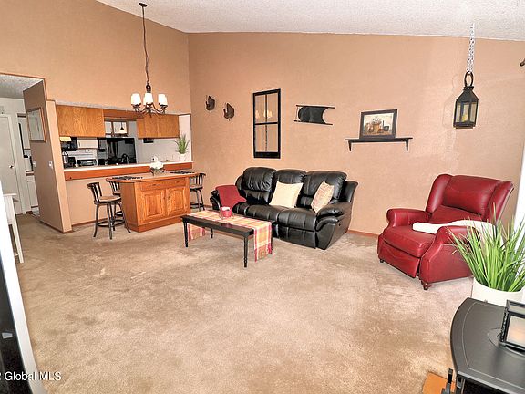 4th image of 2 Lexington Ct
