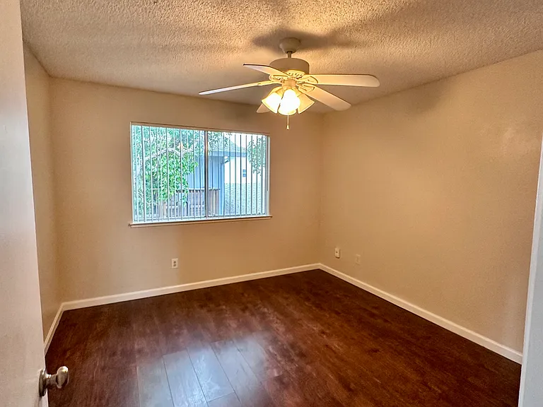 5101 Glide Dr #1 — Photo 15