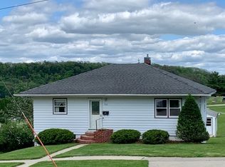 702 Oak St, Decorah, IA 52101