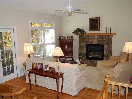 3rd image of 68 Lake Point