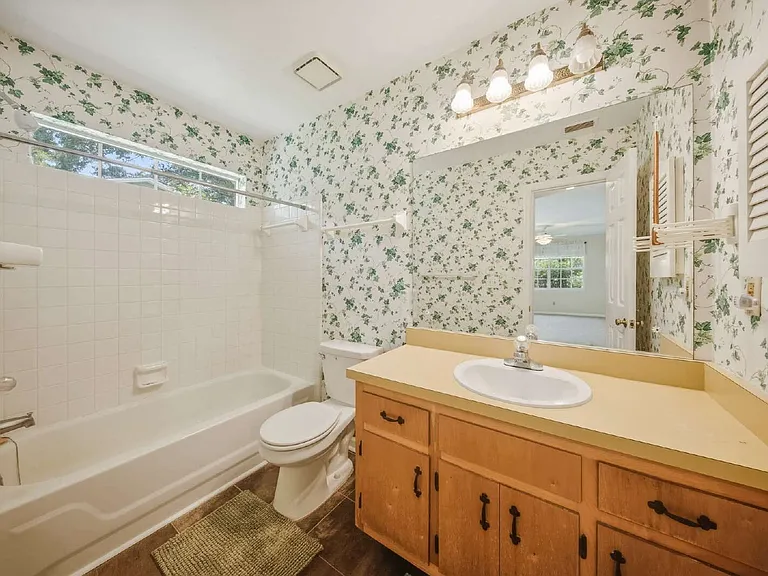 1402 Sturbridge Pl — Photo 21