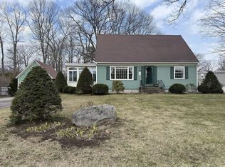 89 Oak Crest Dr, North Attleboro, MA 02760