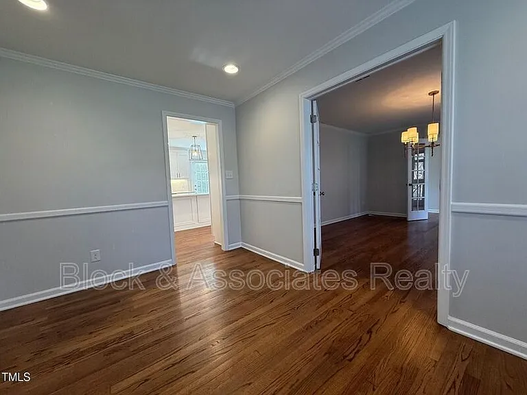 212 Sampson St — Photo 7