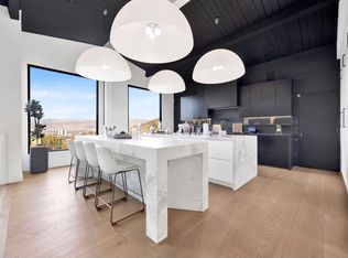 7317 Caverna Dr, Los Angeles, CA 90068