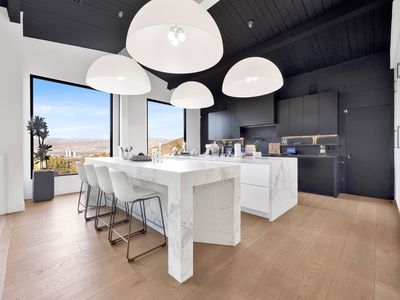 7317 Caverna Dr, Los Angeles, CA, 90068