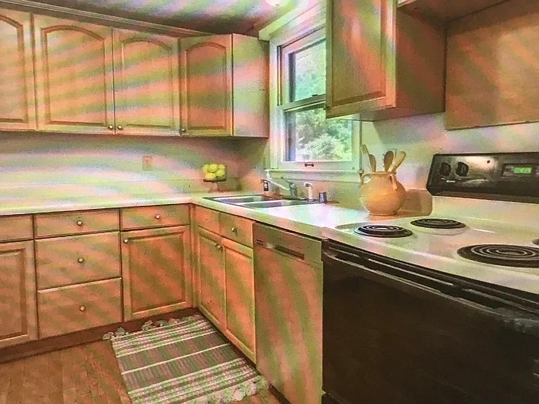 2003 Woodford Rd — Photo 2