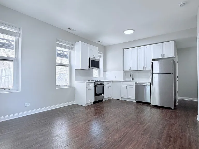 1616 W 18th Pl — Photo 1