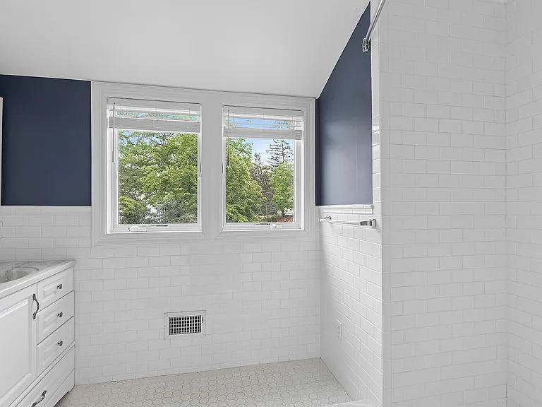 687 Accabonac Rd — Photo 12