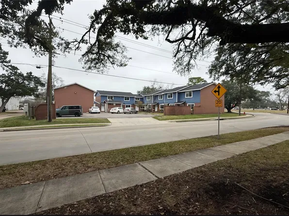 1904 Mustang Rd, Alvin, TX 77511