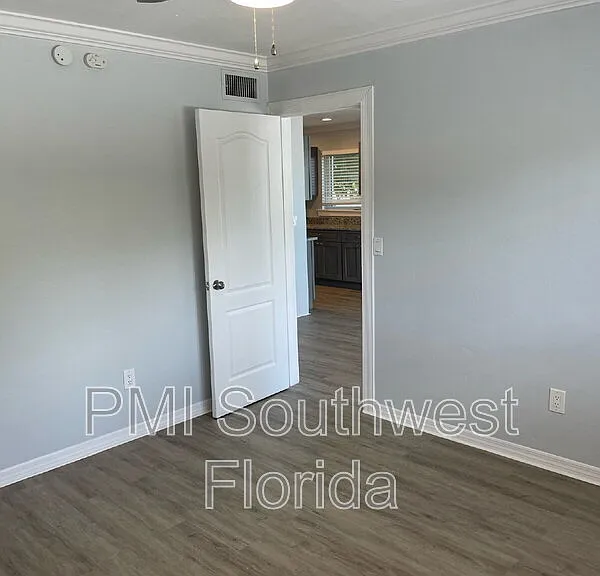 6367 Gateway Ave — Photo 4