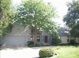 7300 SW Robins Dr, Topeka, KS 66610