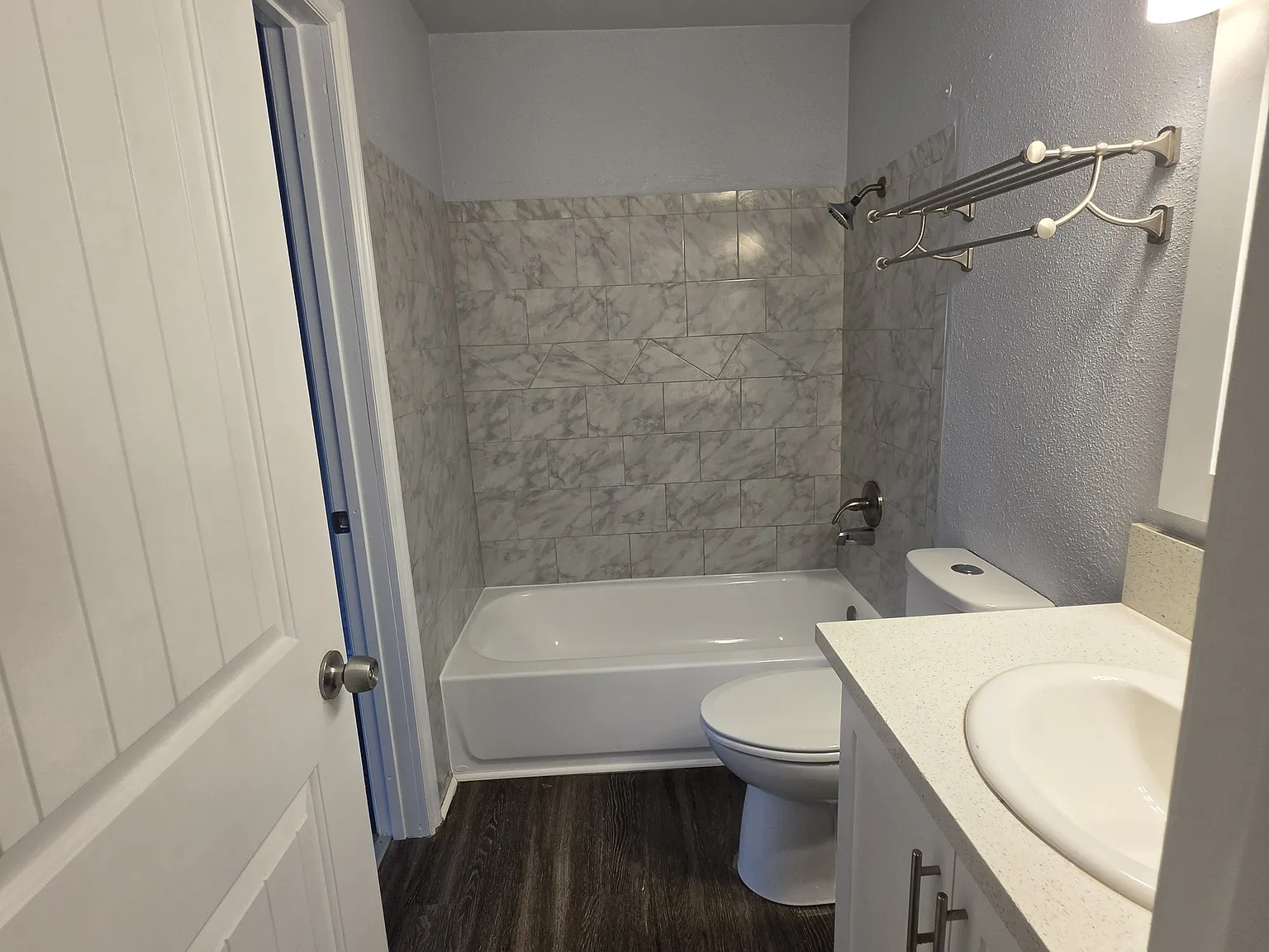 2 bed, 1050 sqft, $2,200 — Photo 2