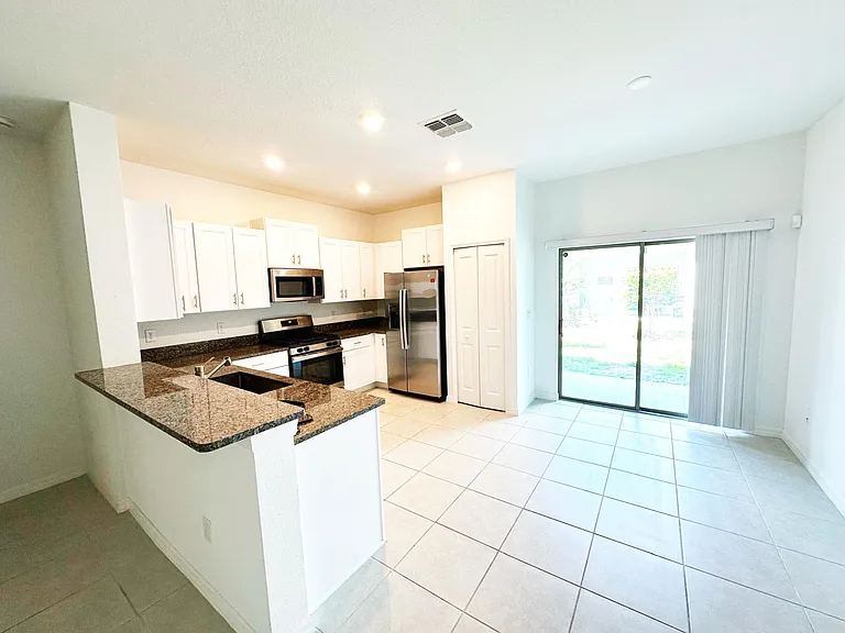 8239 Crescent Oaks Dr — Photo 16
