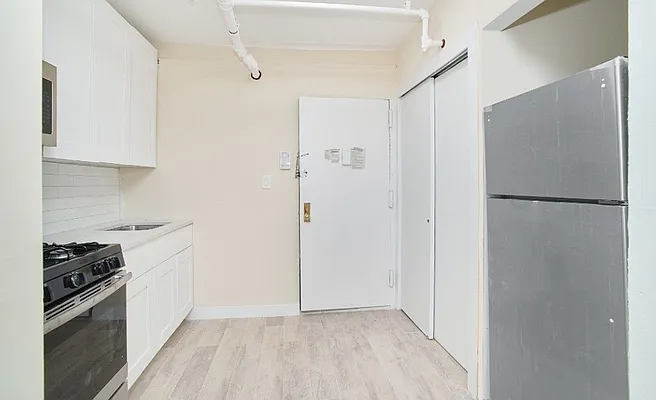 Rented by Avenues Real Estate | media 32