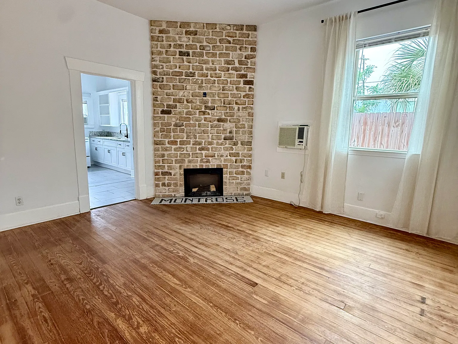 1 bed, 850 sqft, $1,500 — Photo 2