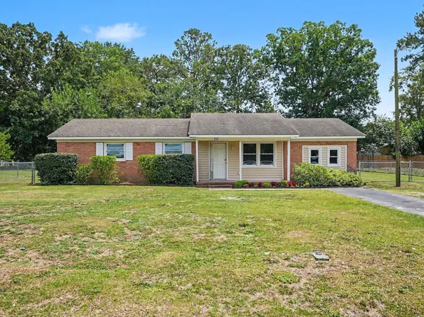 111 Fox Dr, Dudley, NC 28333