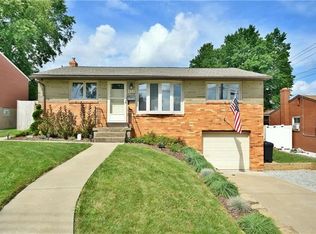 450 Elaine Dr, Pittsburgh, PA 15236