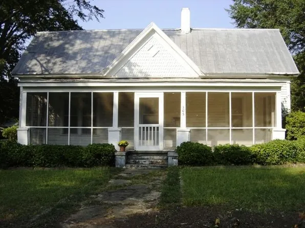 305 Hart Ave, Union Point, GA 30669