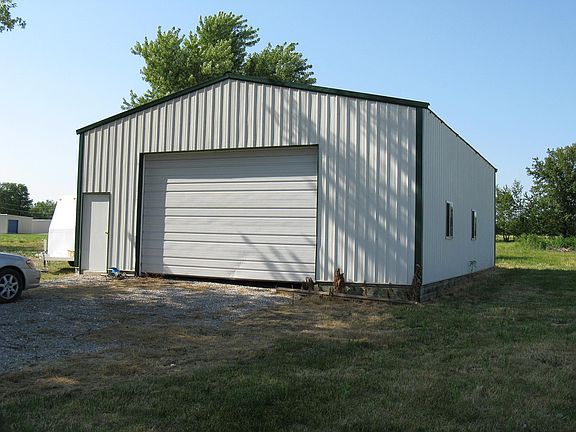 Large Workshop with Concrete