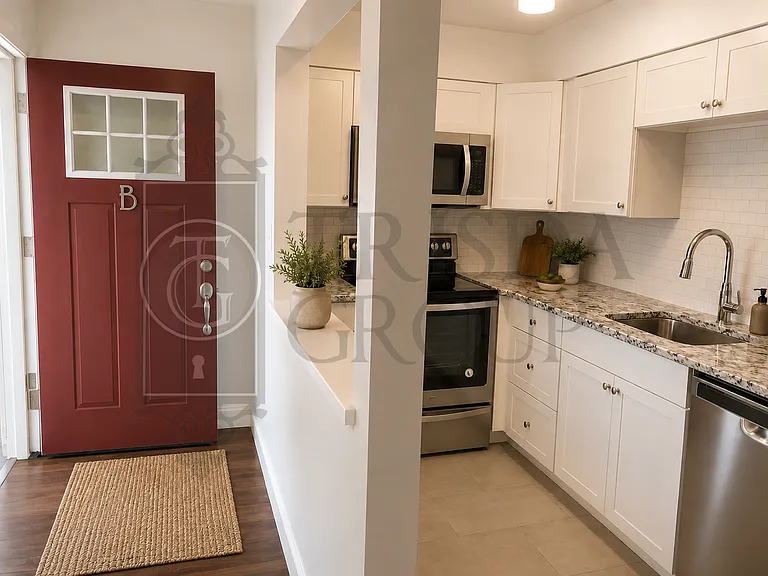 Available Oct 1st Renovated Mt Lebanon 1 Bedroom / 1 Bath Apt+ w/Garage, In Unit Laundry, HW Floo... — Photo 2