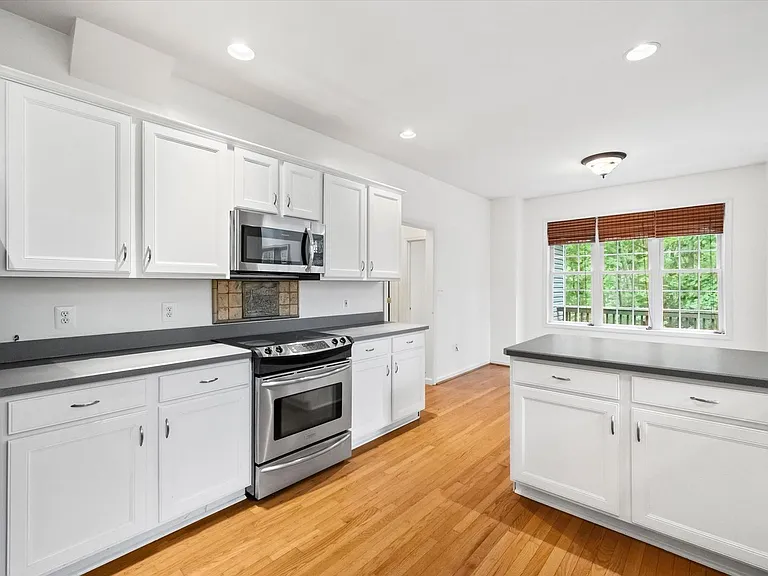 4107 Lakeview Pkwy — Photo 14