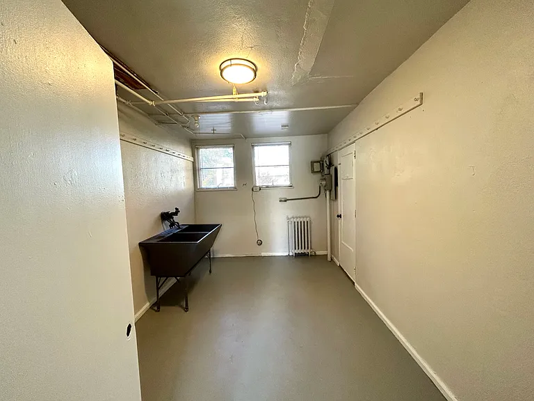 37 Farragut Rd — Photo 8