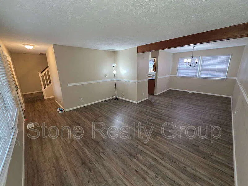 3 bed, 2.0 bath, $2,400 — Photo 2