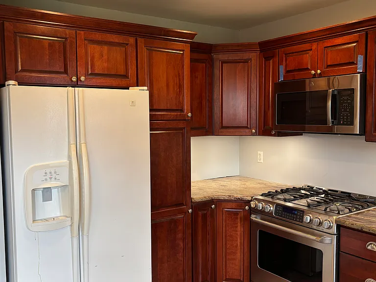 2245 Edgar Rd — Photo 8