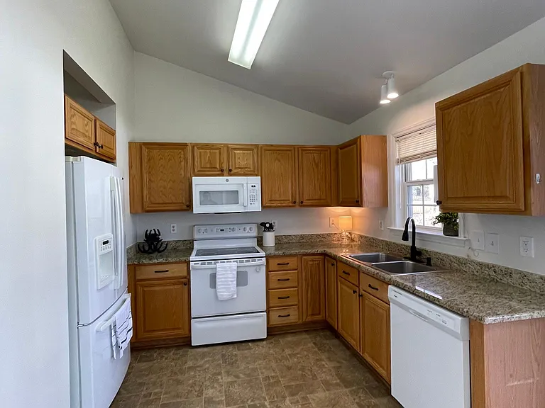 601 Groveton Trl — Photo 2