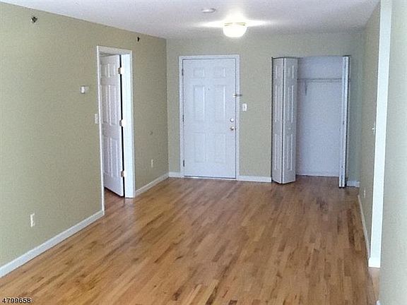 4th image of 25 Crest St APT 104
