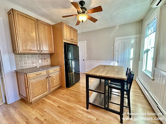 3rd image of 28 Goldsmith St #2