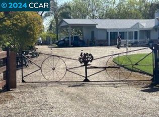 24194 N Elliott Rd, Acampo, CA 95220