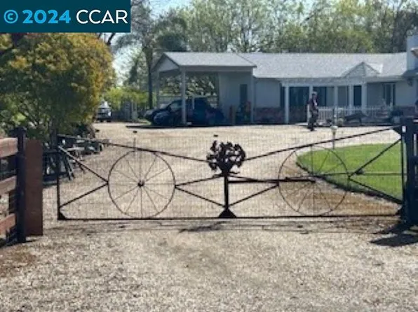 24194 N Elliott Rd, Acampo, CA 95220