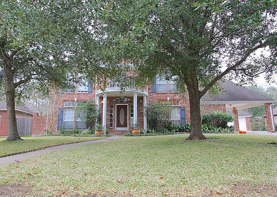1st image of 743 Olde Oak Dr