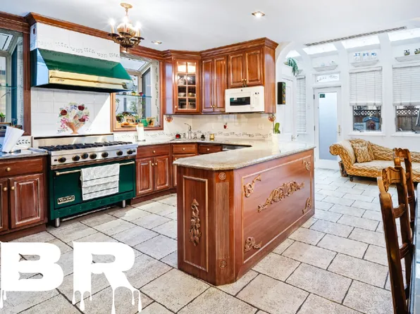 2307 Avenue S image 6 of 10