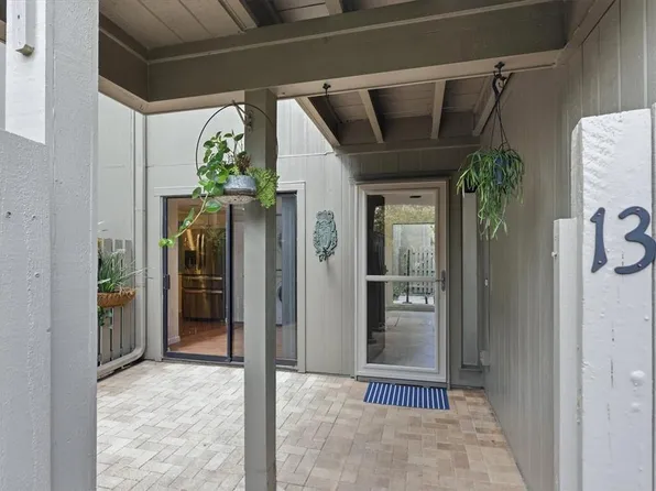 135 Woodland Pl, Osprey, FL 34229