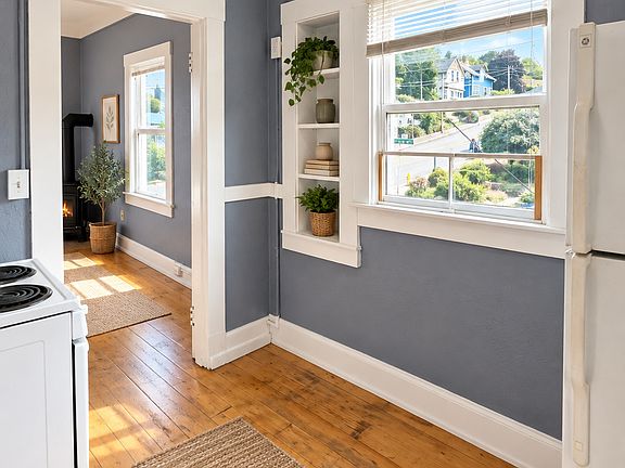 3rd image of 991 8th St