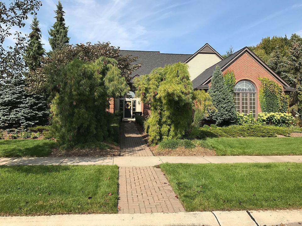 1st image of 530 Torrington Dr W