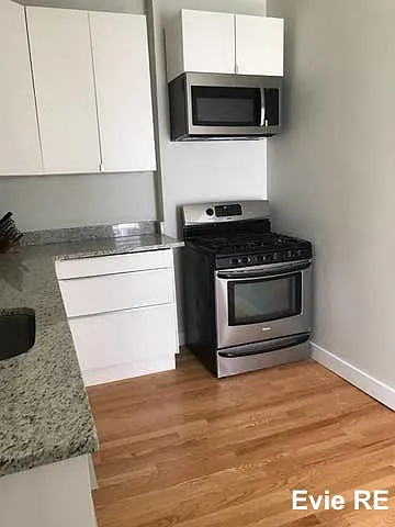 2 bed, 1.0 bath, 920 sqft, $3,100 — Photo 2